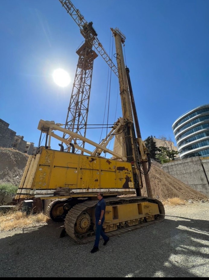 فروش یک دستگاه حفاری BG 26 بایر آلمان